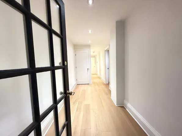 424 Pacific Street image 12 of 19