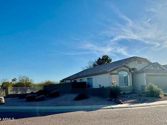 3rd image of 519 W MURIEL Drive