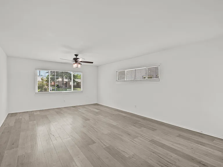 809 W Avenue J10 — Photo 13