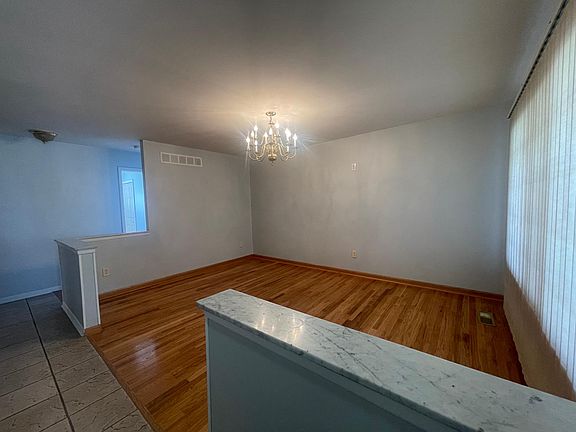 4th image of 4182 Stephanie Dr