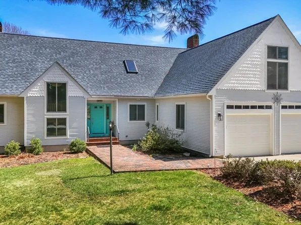 56 Country Club Cir, Pembroke, MA 02359