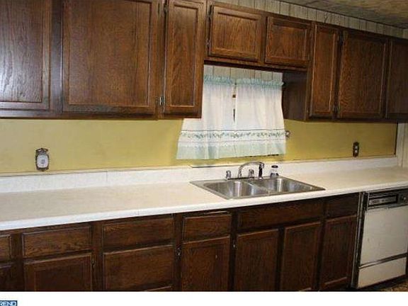 3rd image of 760 Forest Ln