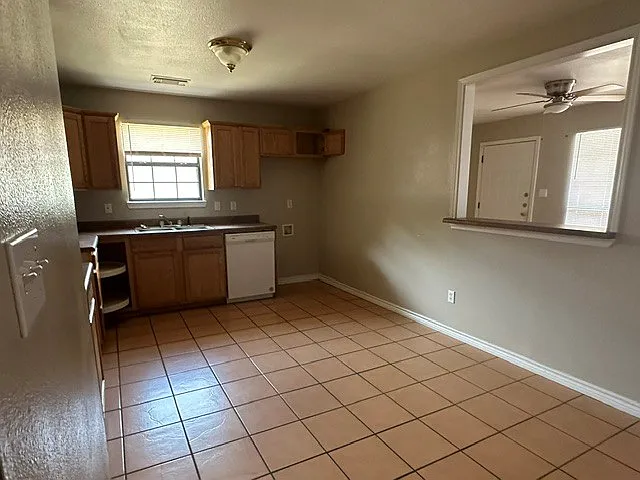 1018 N Brents Ave — Photo 5