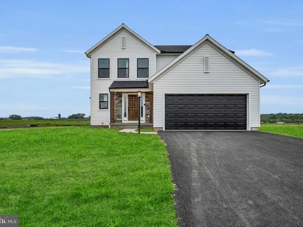 11 Family Dr, Carlisle, PA 17013