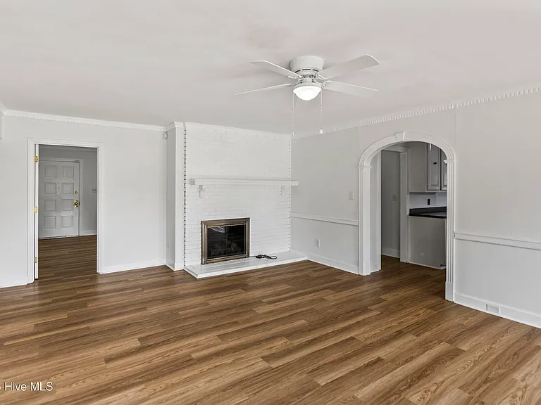 Leon Dr — Photo 16