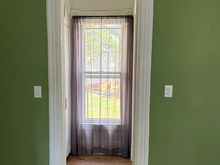 110 W Hanover St — Photo 13