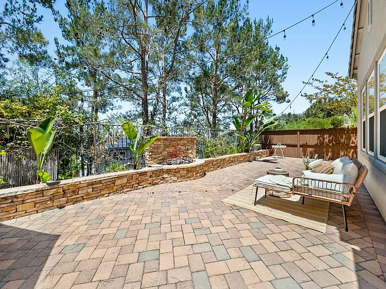 1546 Black Walnut Dr — Photo 2