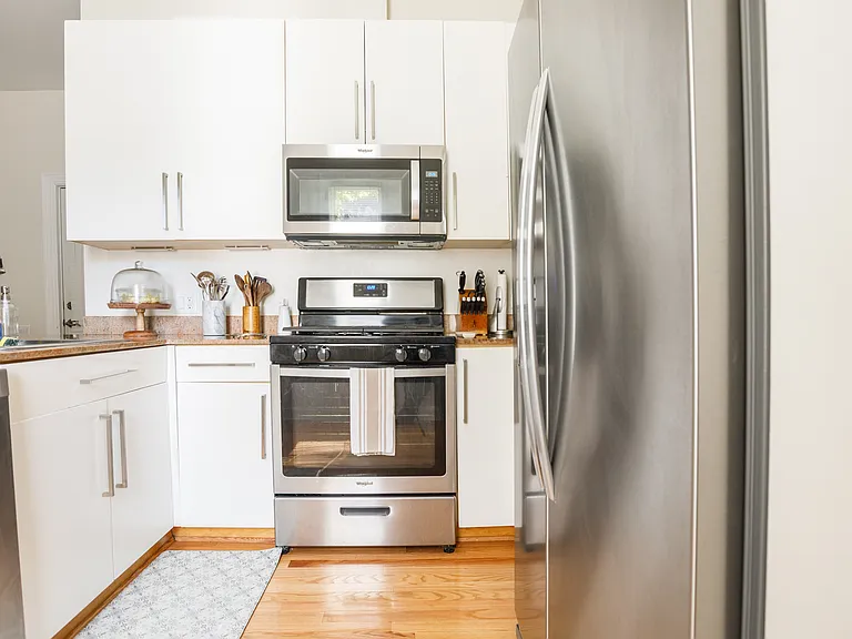 2451 N Clybourn Ave #8 — Photo 5