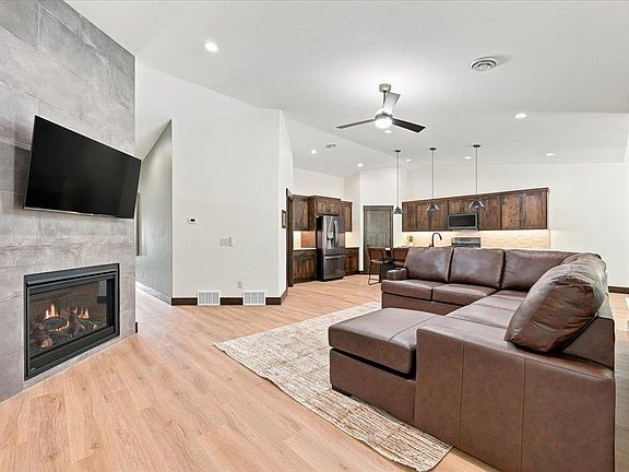 4th image of 11267 Westwind Ct
