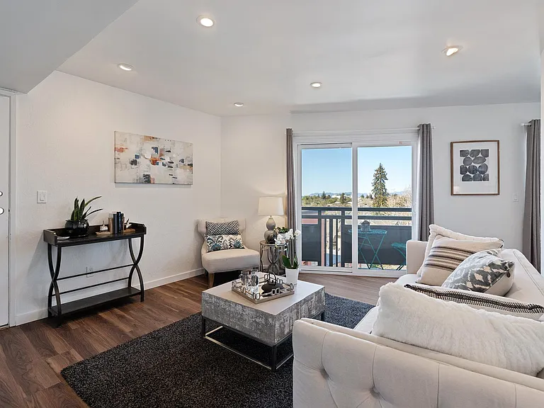 5270 College Ave #8 — Photo 4