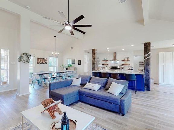 2nd image of 2918 Amber Ln