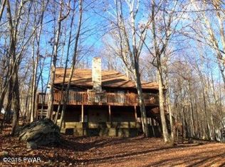 2372 Southport Dr, Bushkill, PA 18324