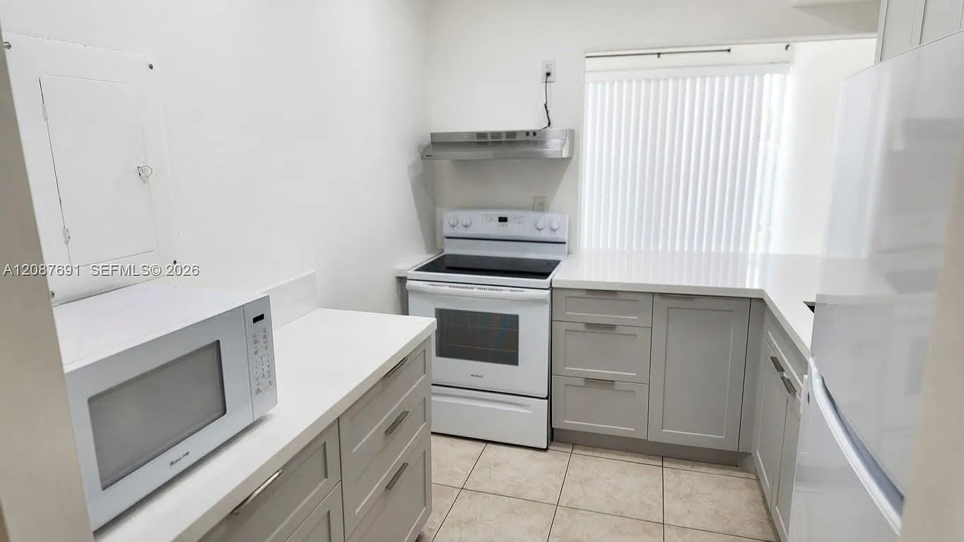 Avila Condo — Photo 4