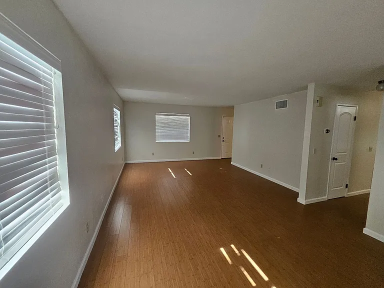 3151 Sycamore Ave — Photo 4