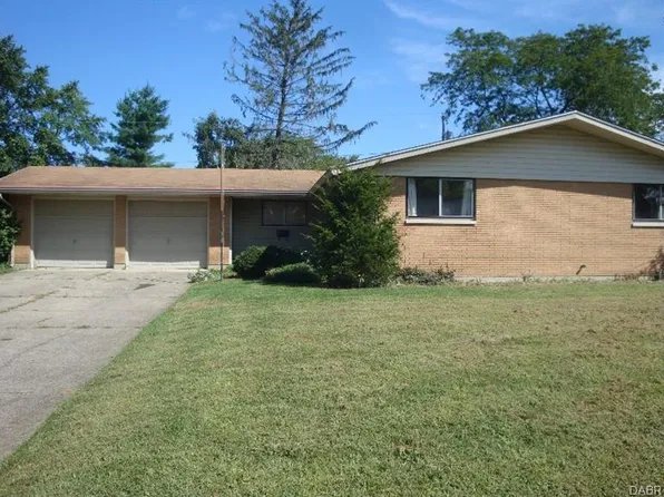 1077 Saratoga Dr, Fairborn, OH 45324