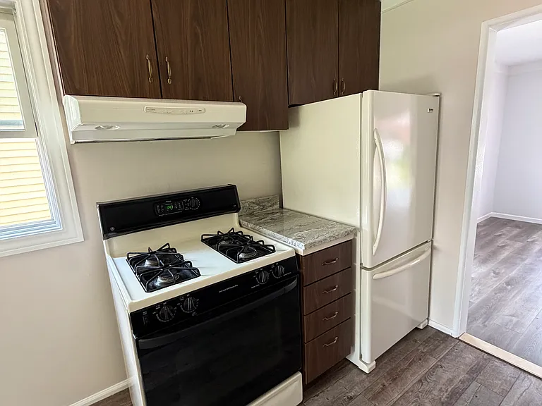 24087 Lehigh St — Photo 6