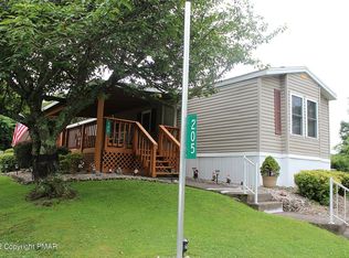 205 Robin Ln, East Stroudsburg, PA 18301