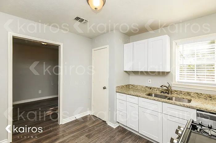 301 NE 32nd St — Photo 6