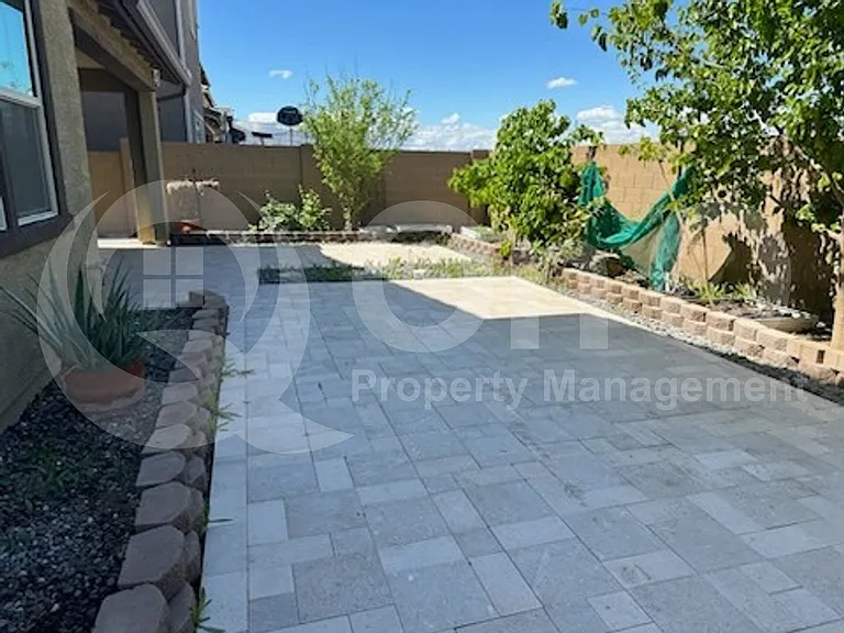 1130 E Armstrong Way — Photo 33