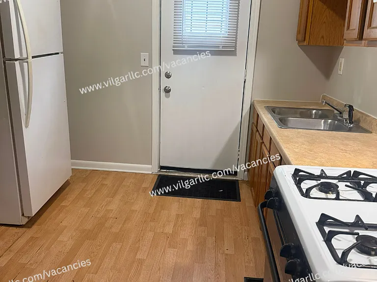 4611 Pine Ave — Photo 5