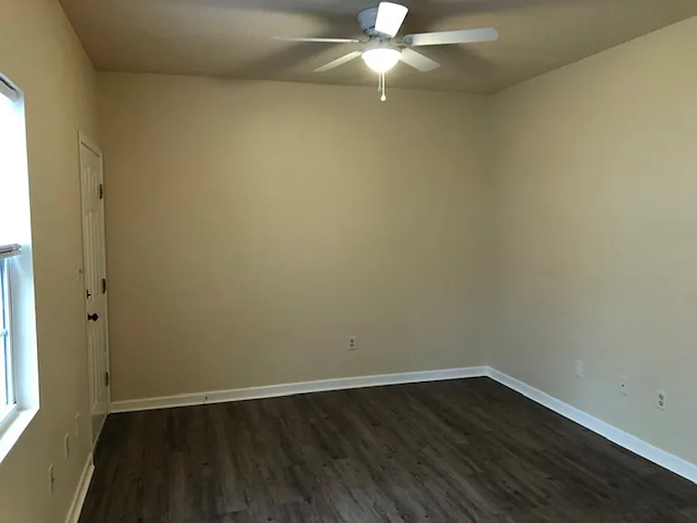 1107 Anderson St — Photo 13