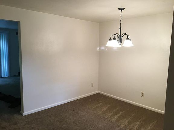 5th image of 605 Woodmere Dr APT 8