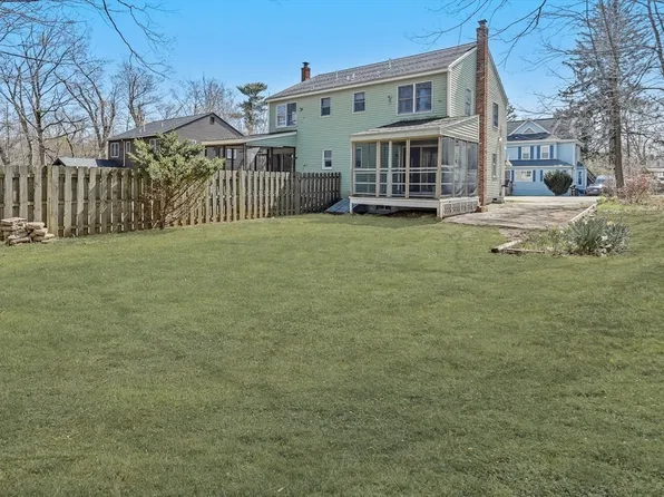 4 Maplewood Ave #1, Amesbury, MA 01913