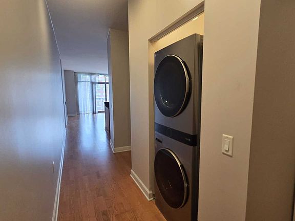 3rd image of 1235 S Prairie Ave APT 1106
