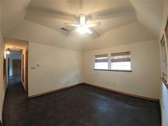 4th image of 2652 Moore Ave