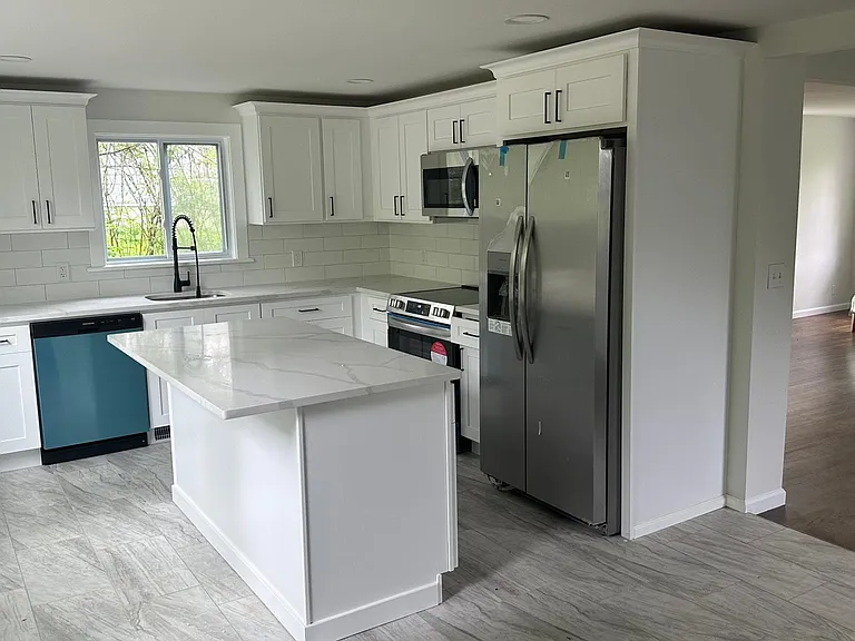 10 Maple Way — Photo 2
