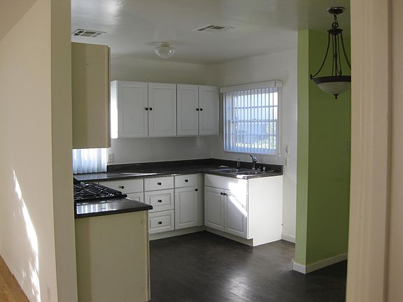 4th image of 5442 Hermitage Ave