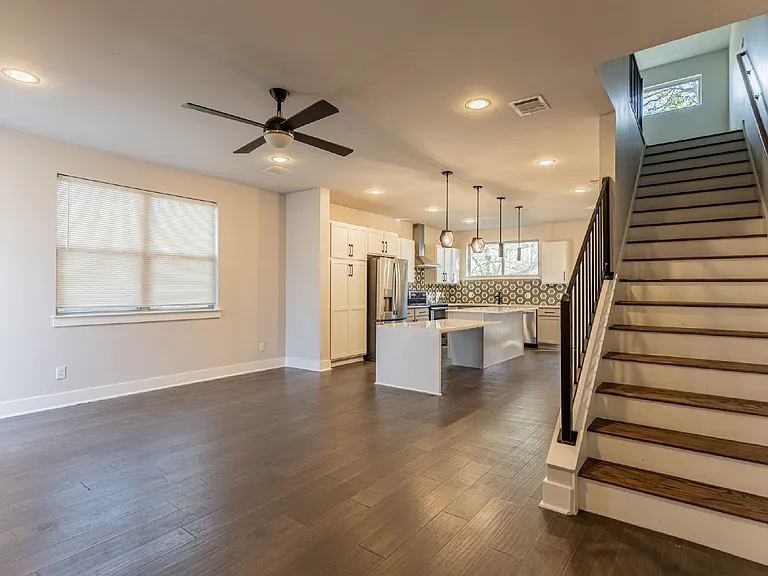 130 Rose Ln #202 — Photo 4