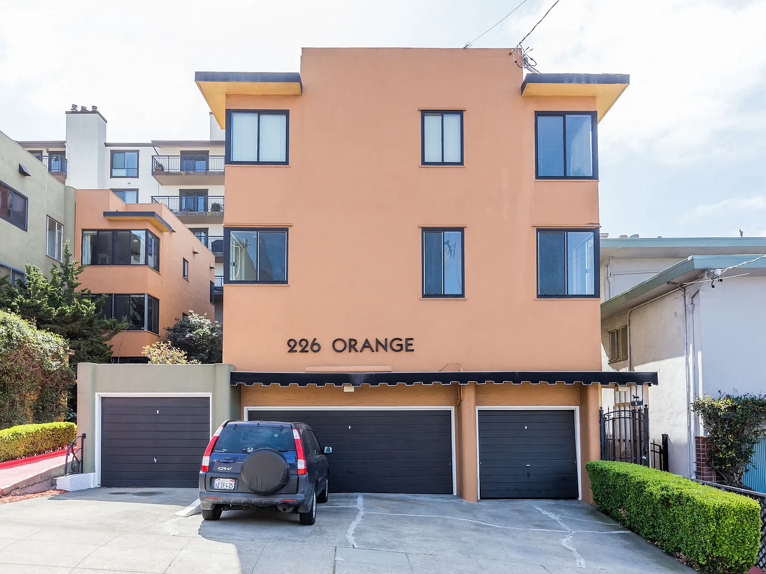 226 Orange — Photo 2