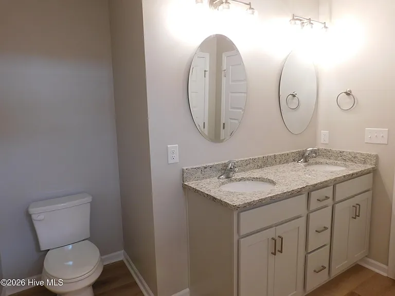 710 N B St — Photo 25