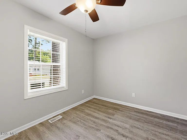 200 S Sylvan Dr — Photo 32
