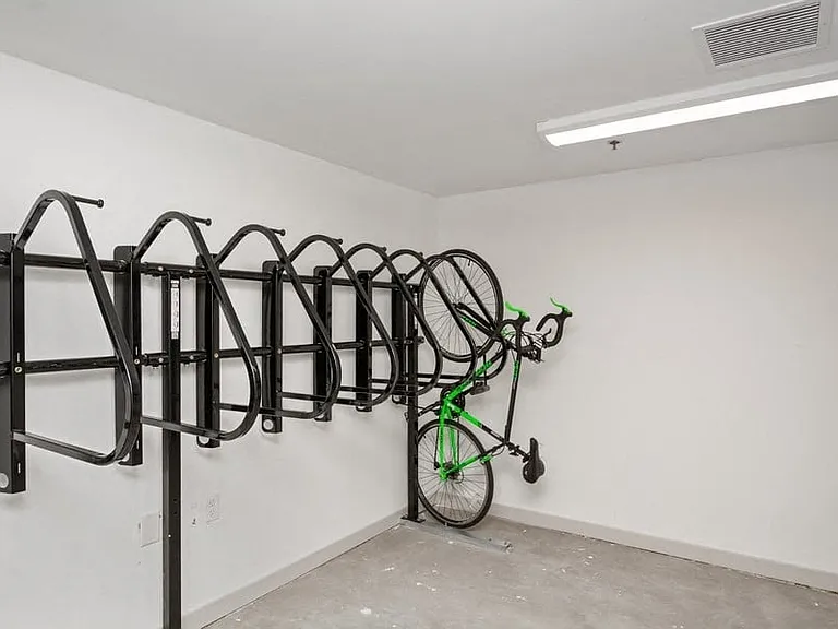 Serenade Apartments — Photo 6