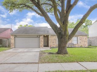 419 El Toro Ln, Webster, TX 77598