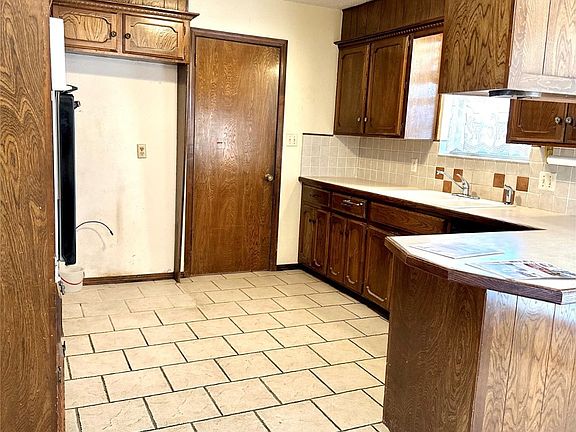 4th image of 3141 Woodside Dr
