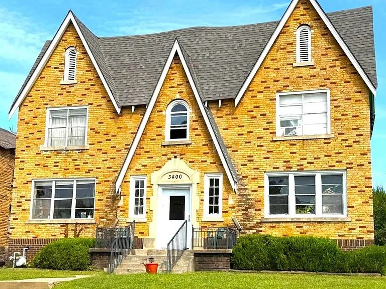 3400 N Robinson Ave — Photo 1
