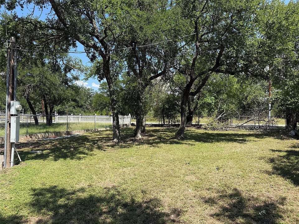 1st image of 470 Bluebonnet Ln