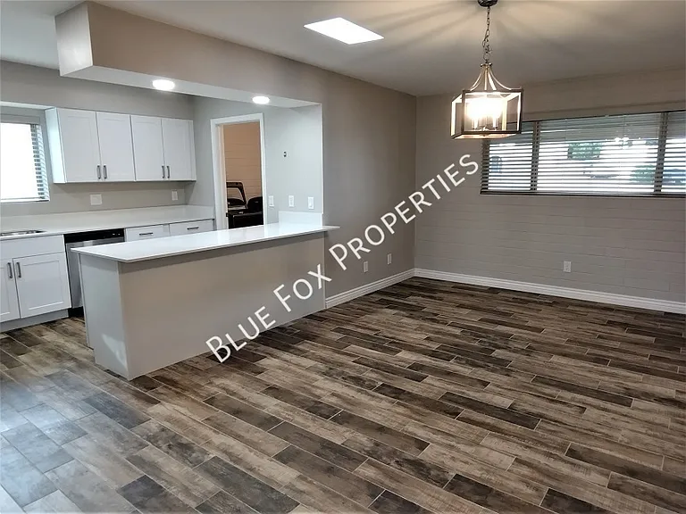 1933 S Palma Pl — Photo 5