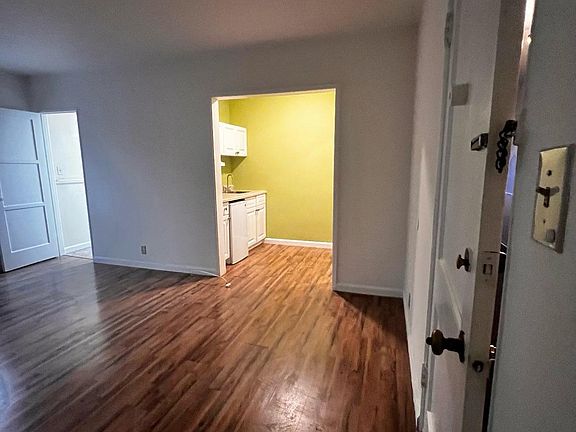 4th image of 4925 Beverly Blvd APT 5
