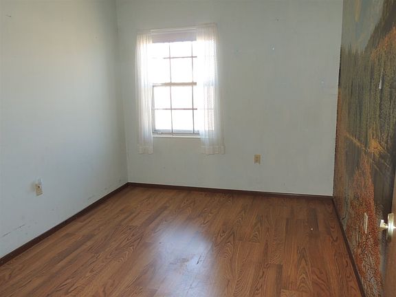 5th image of 3751 N Silver St