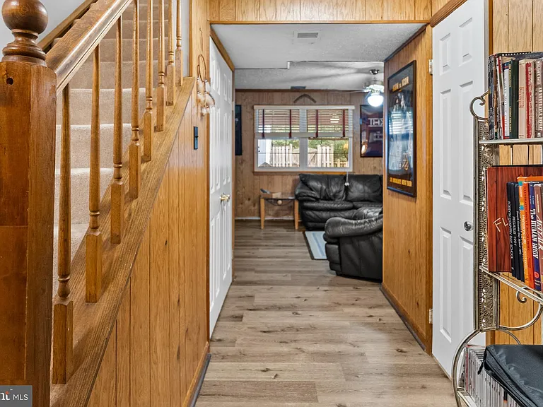 8113 Loving Forest Ct — Photo 36