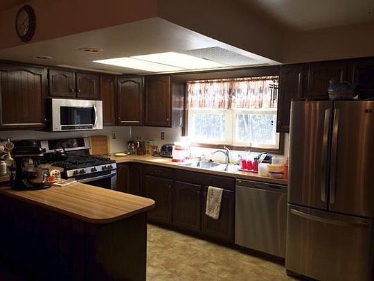 5th image of 586 Patricia St