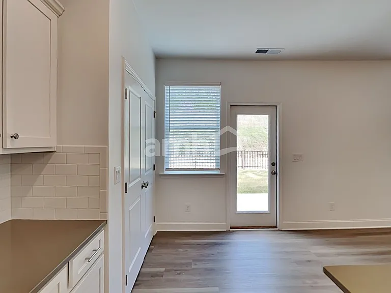 1035 Highland Walk — Photo 5