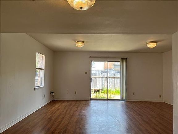 3rd image of 4033 Alberta St