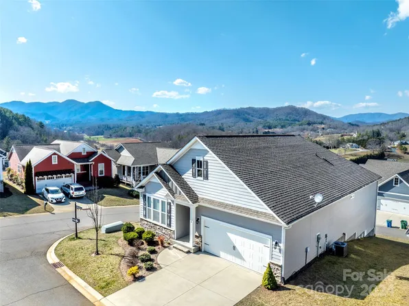 2 Regent Heights Rd, Leicester, NC 28748