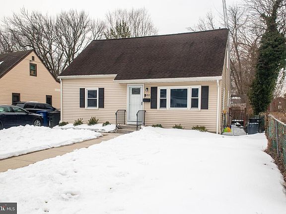 3rd image of 452 Elm Ave