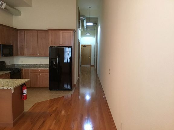 4th image of 323 Pine St APT 202